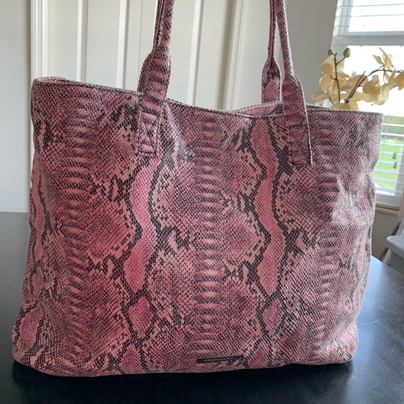 BCBG TOTE - Picture 3 of 6
